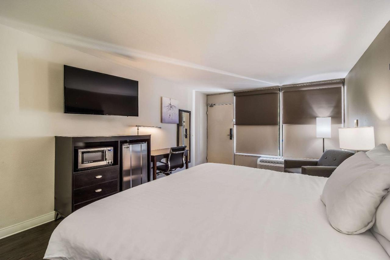 Clarion & Hotel